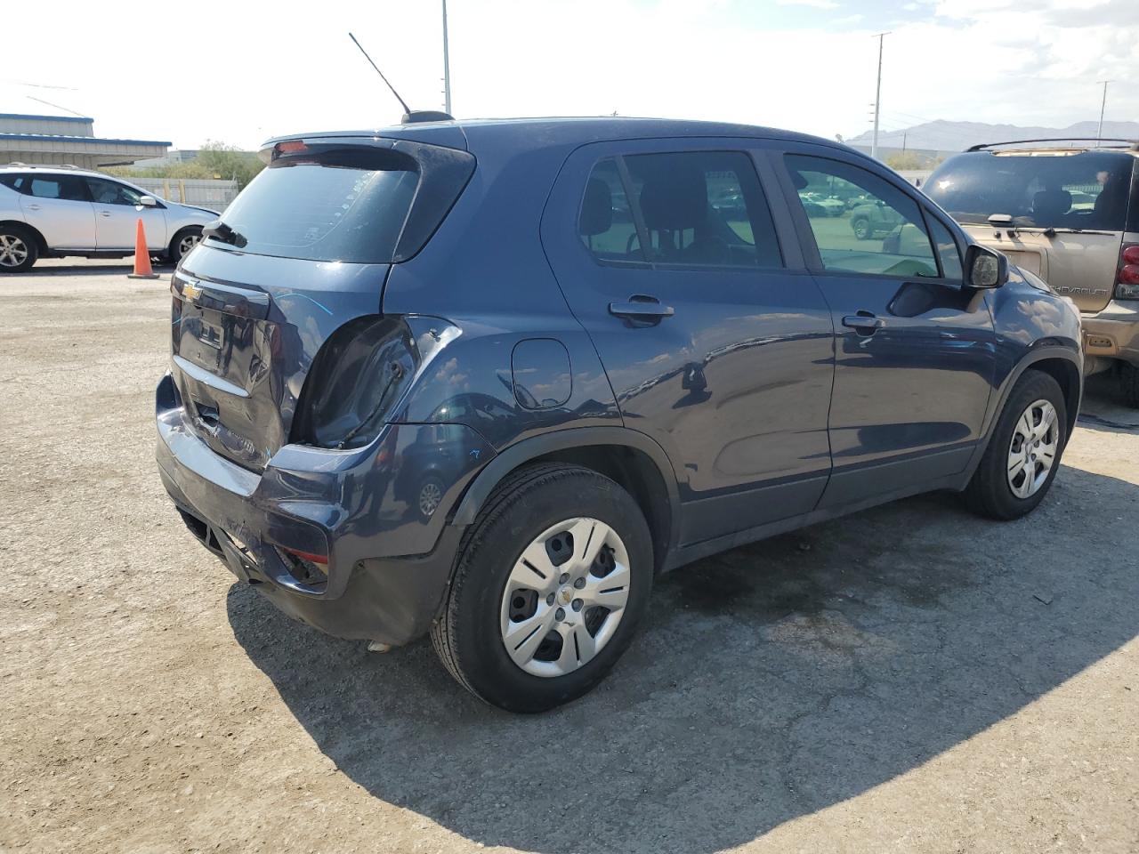 VIN 3GNCJKSB6KL159199 2019 CHEVROLET TRAX no.3