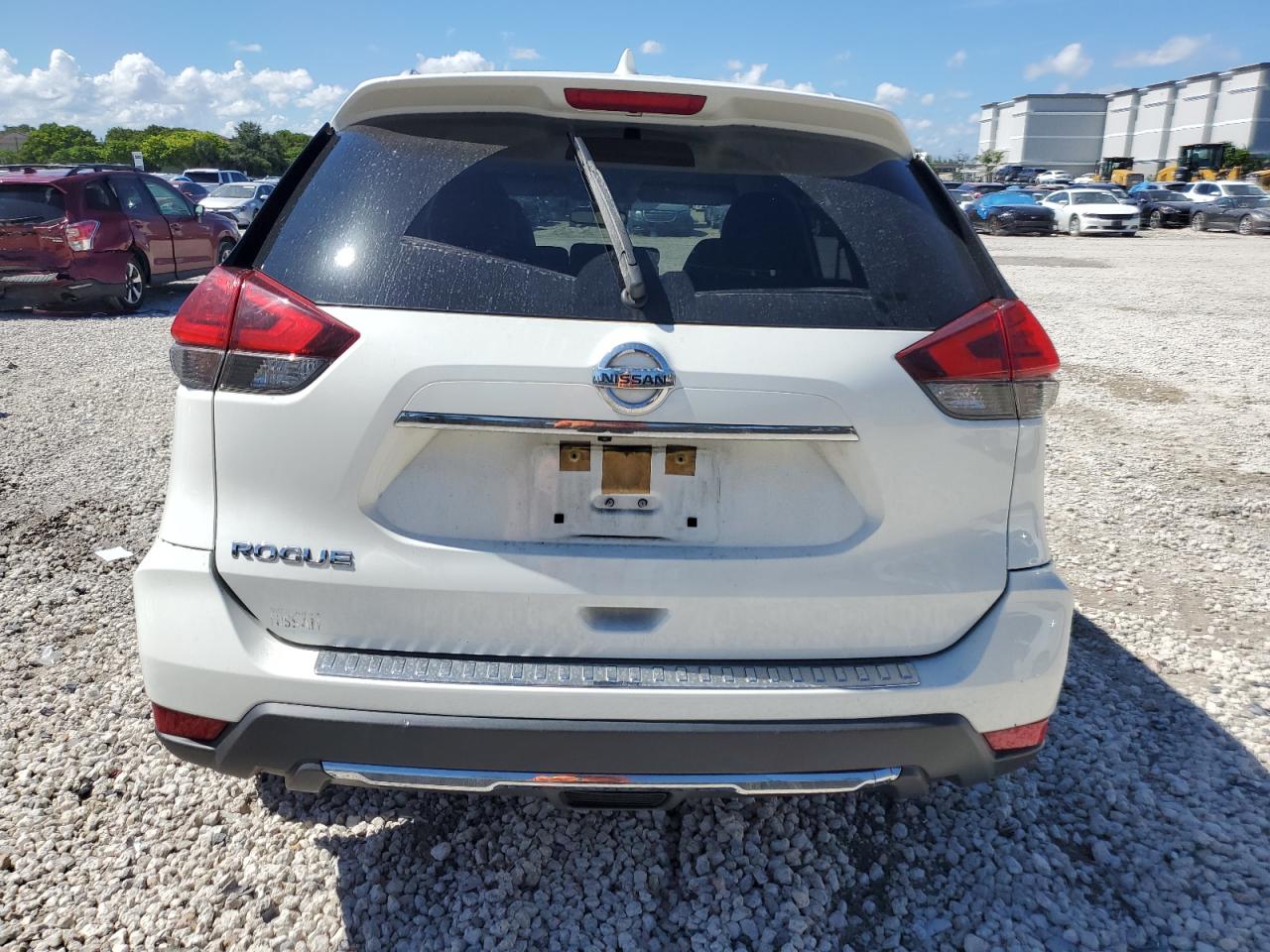 2017 Nissan Rogue S VIN: JN8AT2MTXHW137326 Lot: 63345704