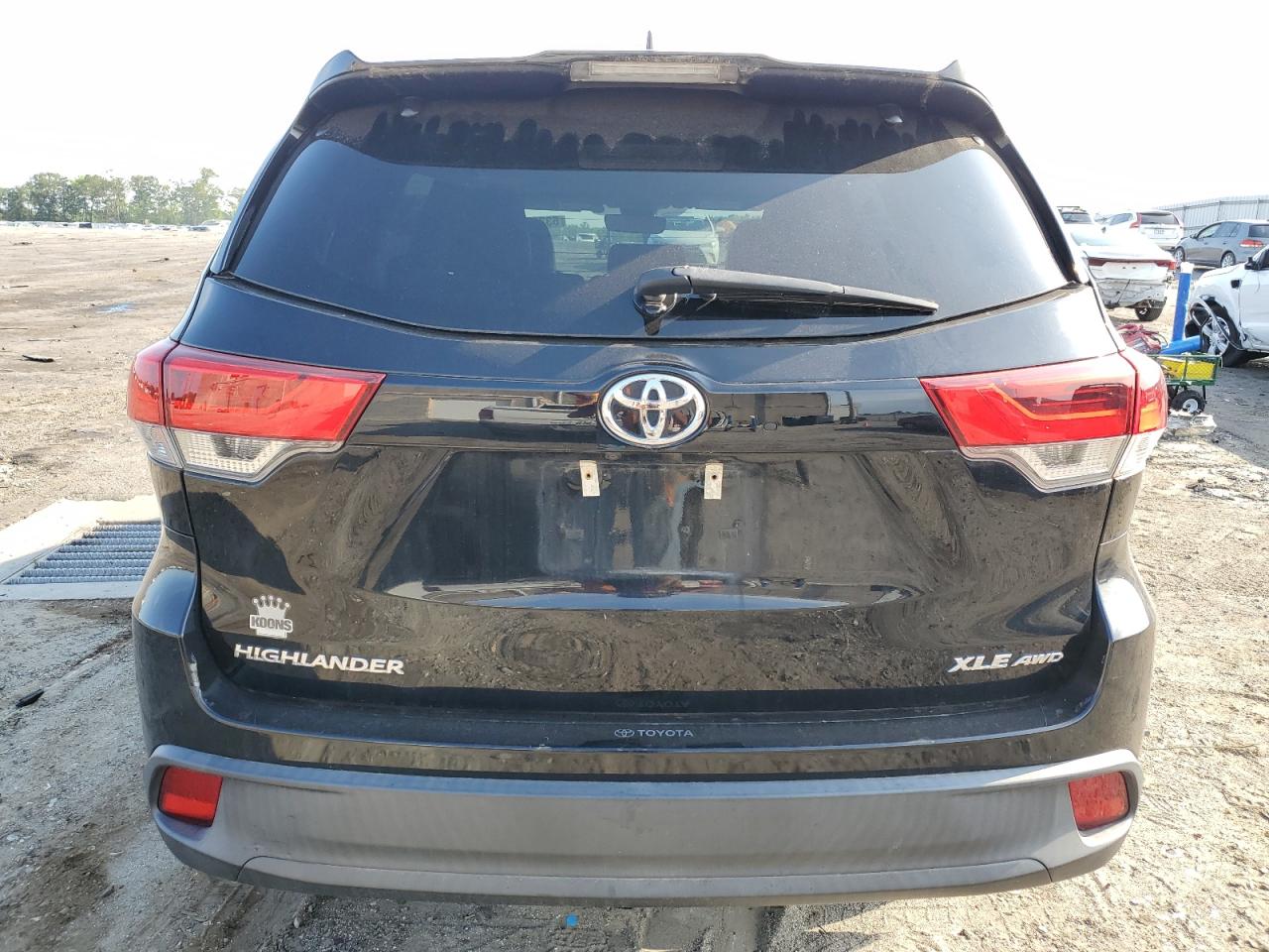 2018 Toyota Highlander Se VIN: 5TDJZRFH4JS558587 Lot: 63386354