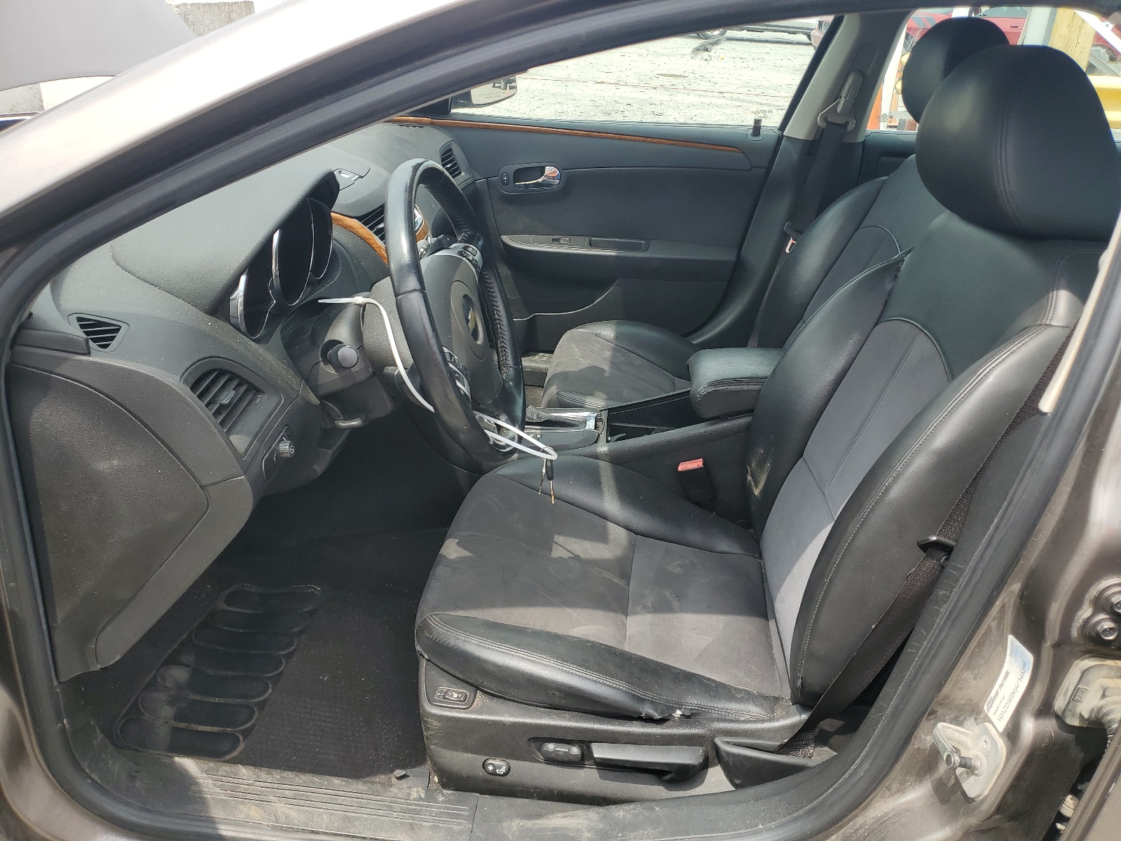 1G1ZD5EB6AF145246 2010 Chevrolet Malibu 2Lt