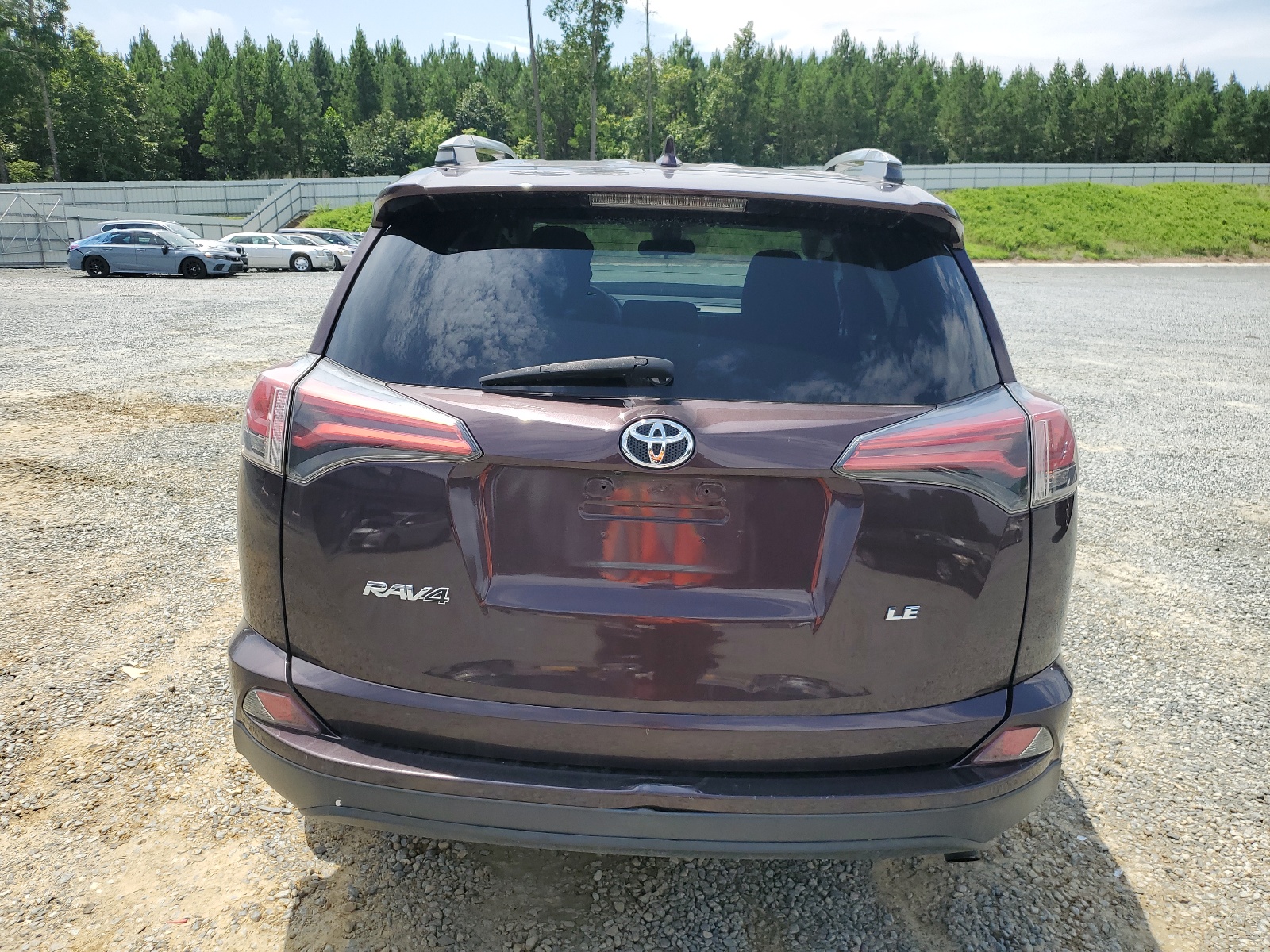 2T3ZFREV5HW385299 2017 Toyota Rav4 Le