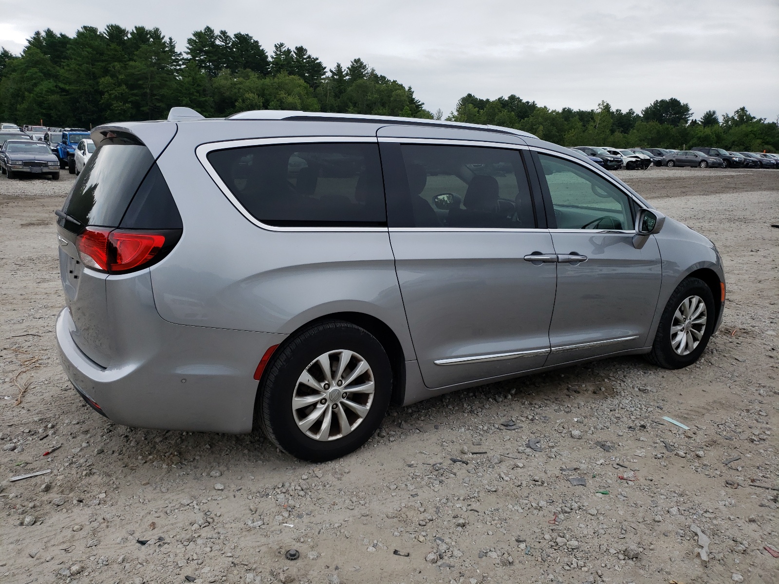 2018 Chrysler Pacifica Touring L vin: 2C4RC1BGXJR320898