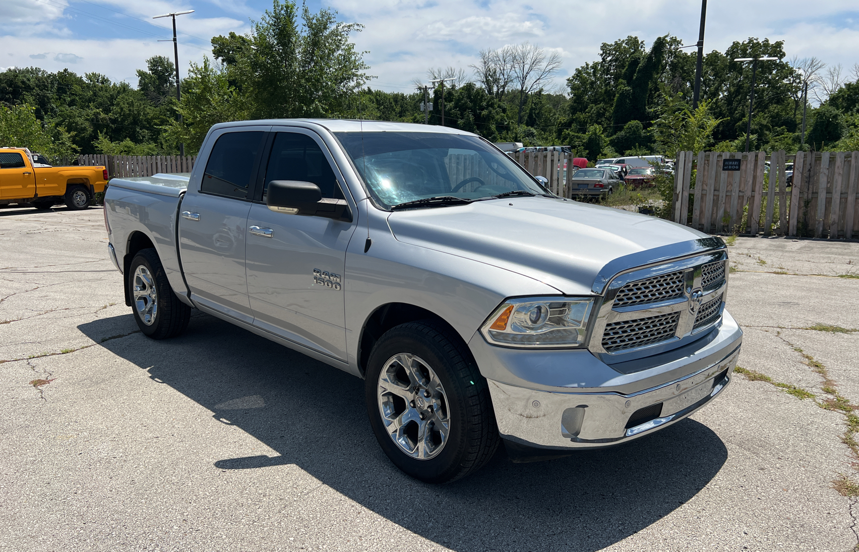 2016 Ram 1500 Laramie vin: 1C6RR7NT8GS328569