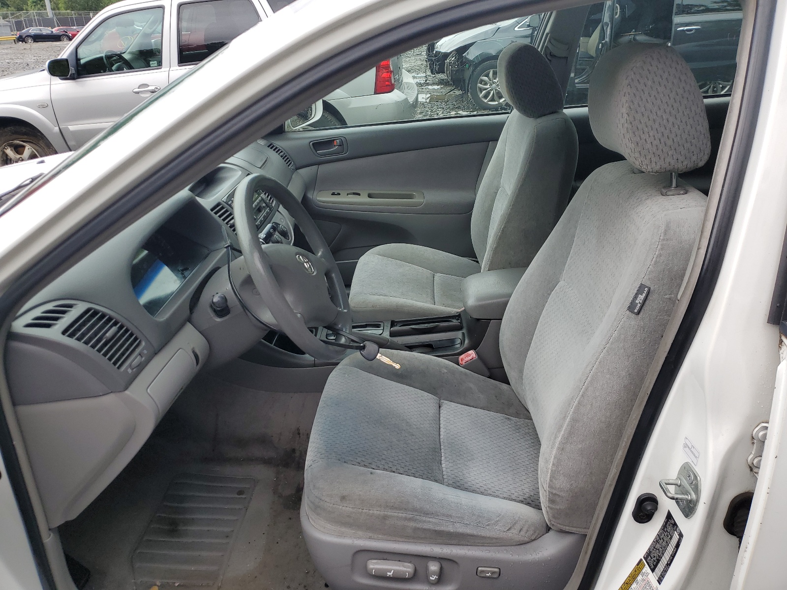 4T1BF30KX4U071856 2004 Toyota Camry Le