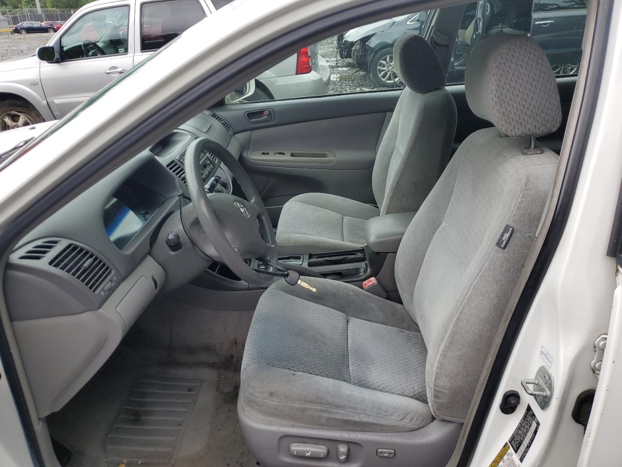 2004 Toyota Camry Le VIN: 4T1BF30KX4U071856 Lot: 64324114