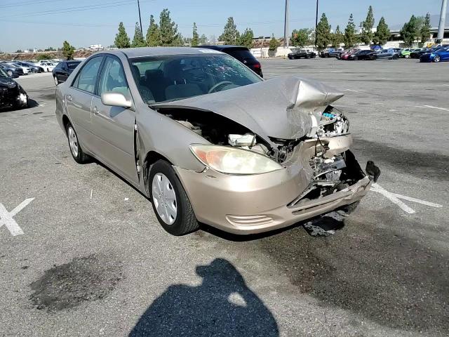 2004 Toyota Camry Le VIN: 4T1BE32K84U934752 Lot: 64647484