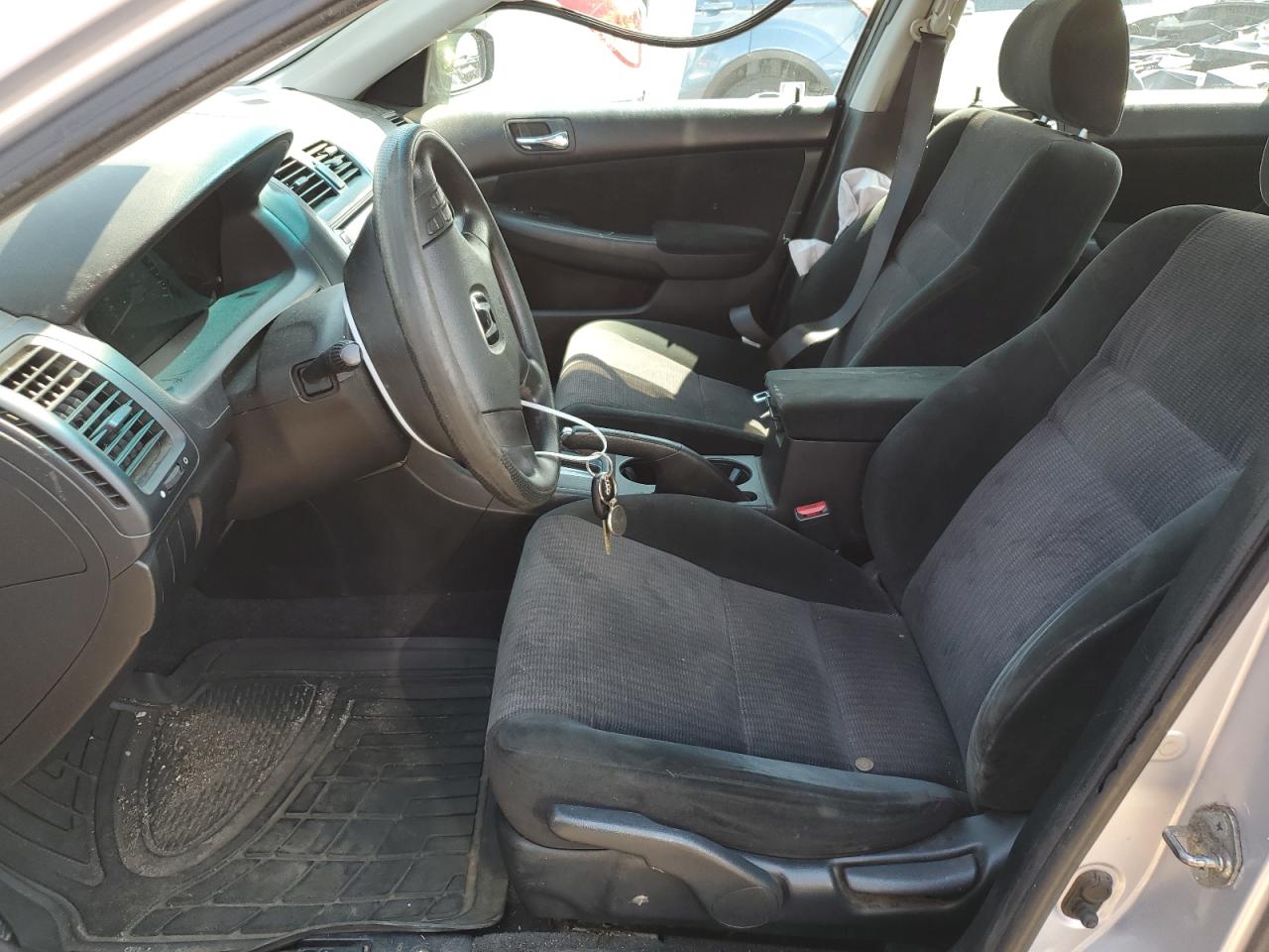 2005 Honda Accord Lx VIN: 1HGCM56405L000760 Lot: 62633094