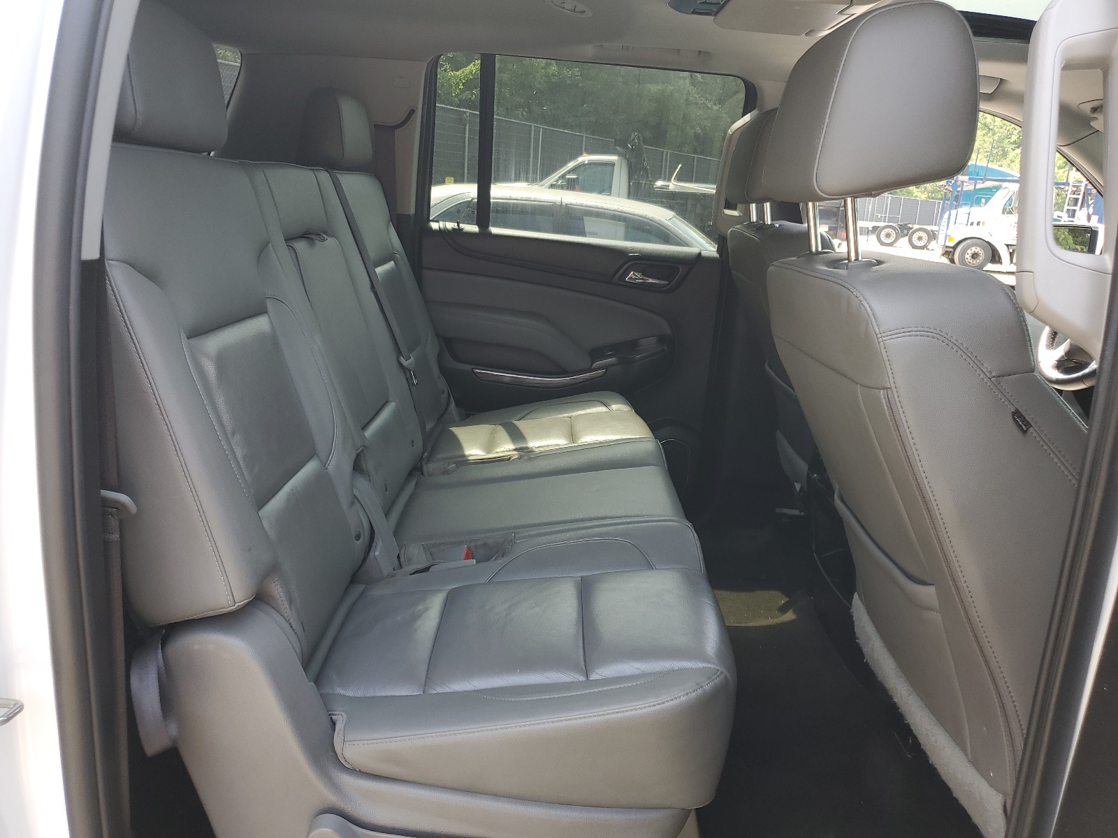 1GNSKHKC1HR266408 2017 Chevrolet Suburban K1500 Lt