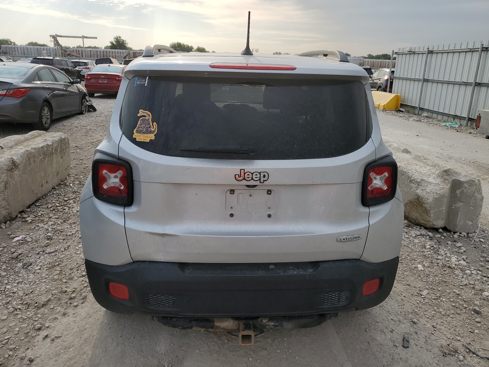 ZACCJABT0FPB59765 2015 Jeep Renegade Latitude