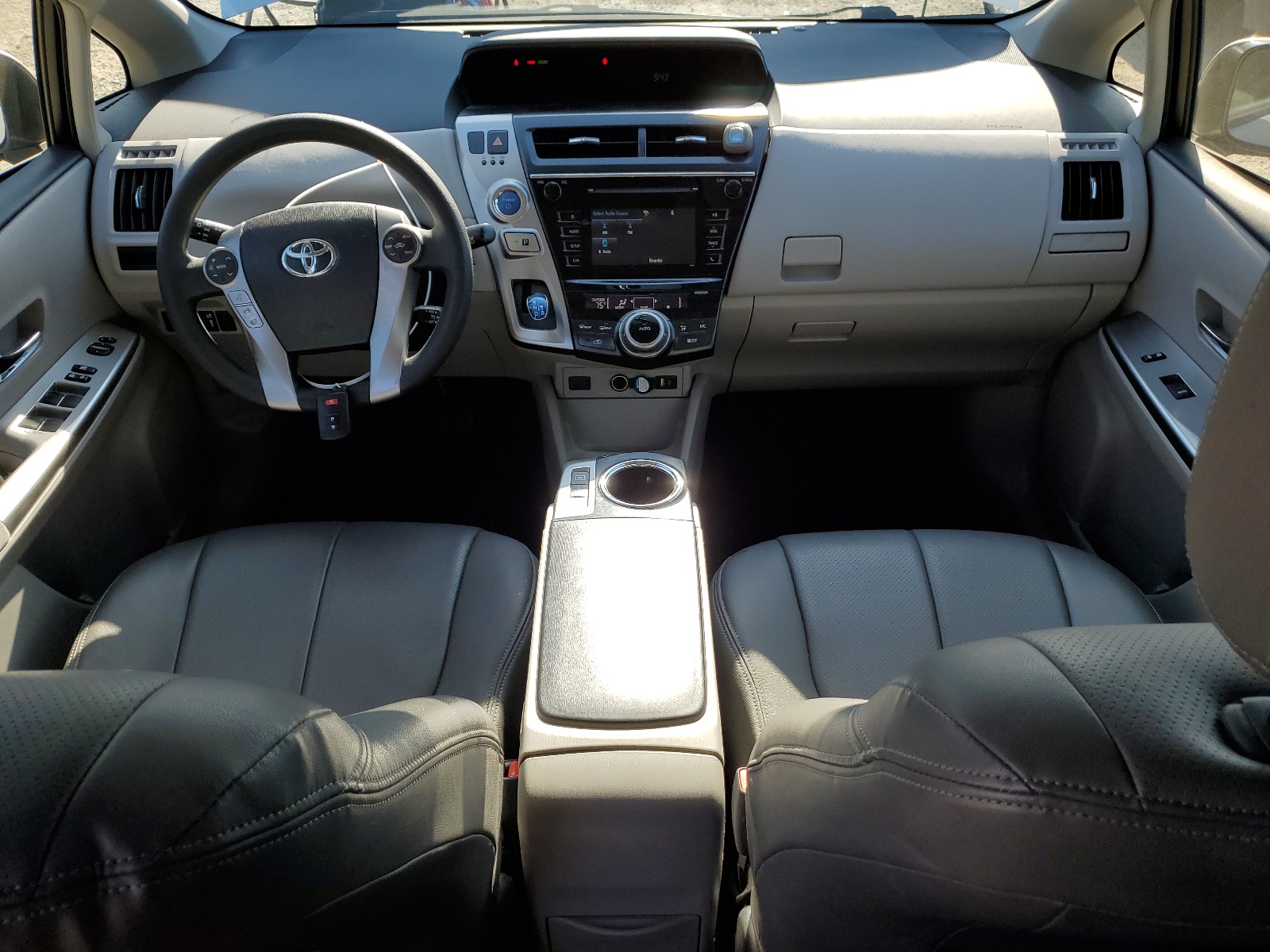 JTDZN3EU3HJ069101 2017 Toyota Prius V