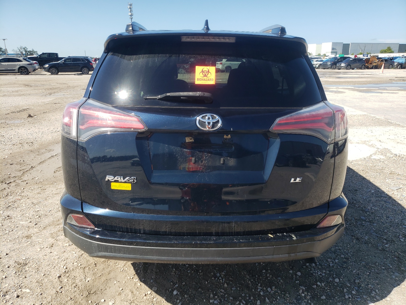 JTMZFREV7JJ210878 2018 Toyota Rav4 Le