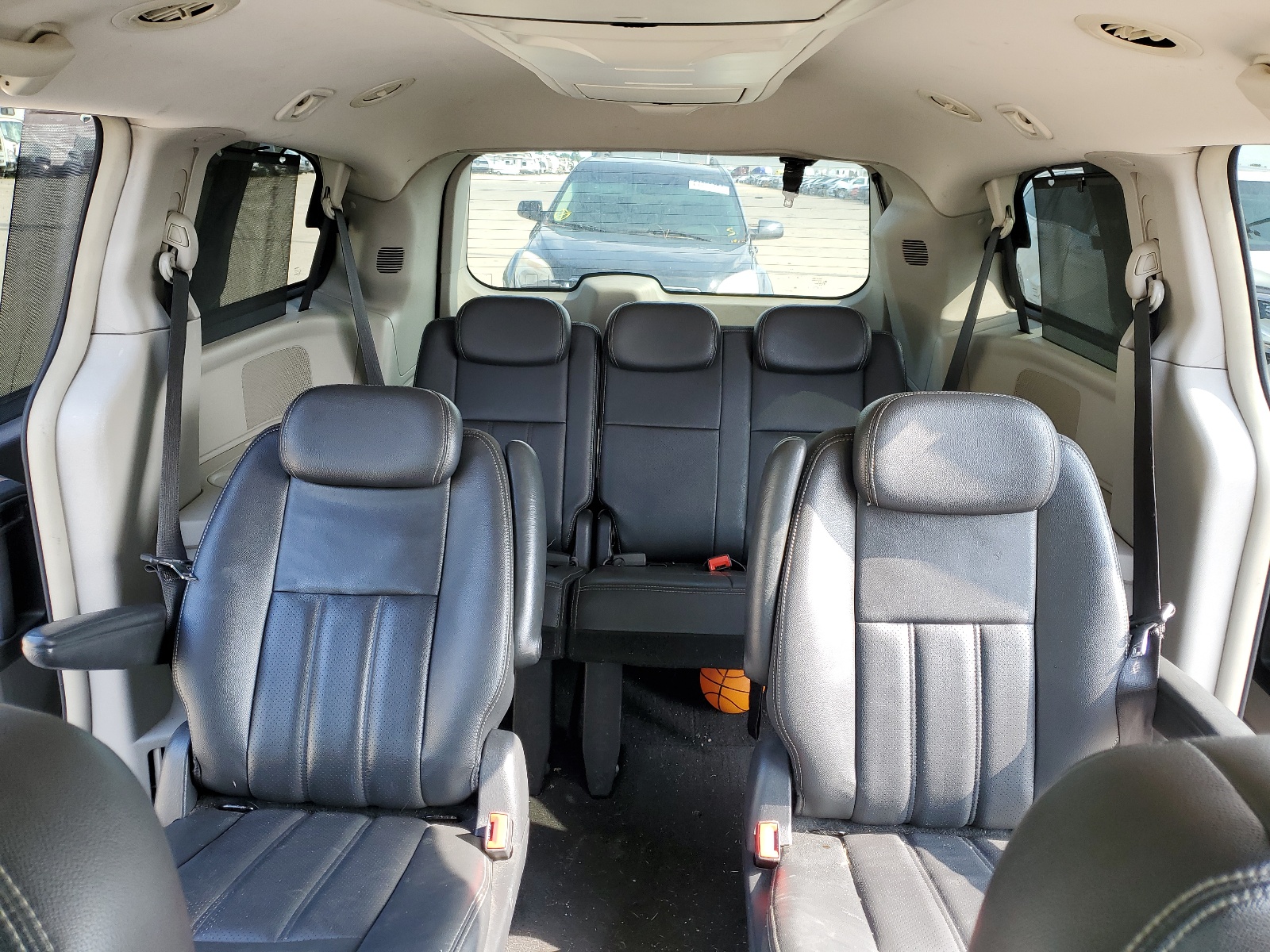 2A4RR5D15AR299614 2010 Chrysler Town & Country Touring