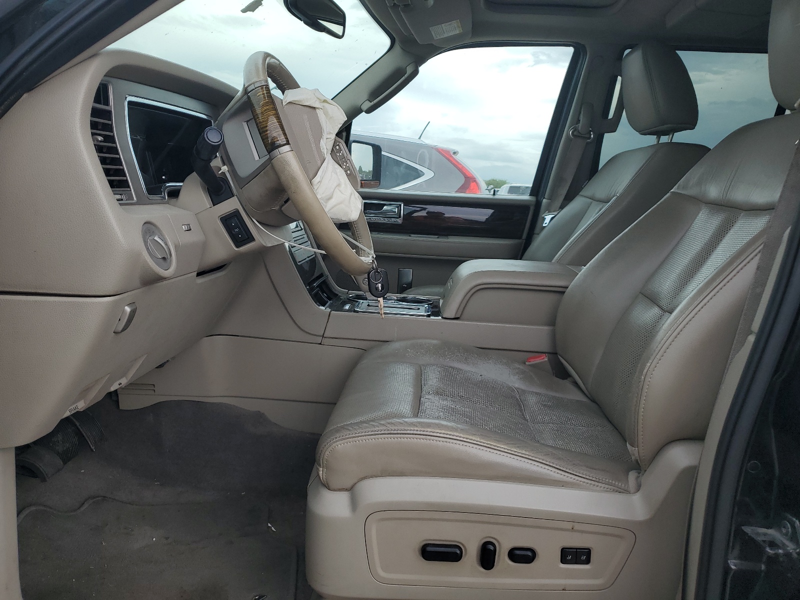 5LMJJ3H52AEJ08779 2010 Lincoln Navigator L