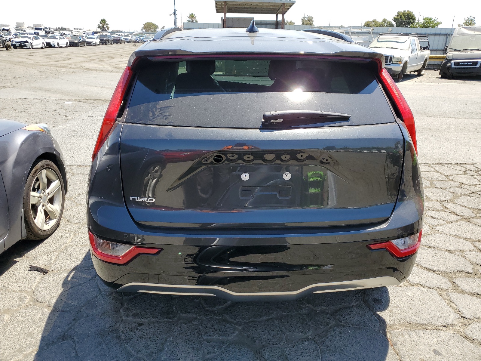 KNDCR3L1XP5028913 2023 Kia Niro Wind