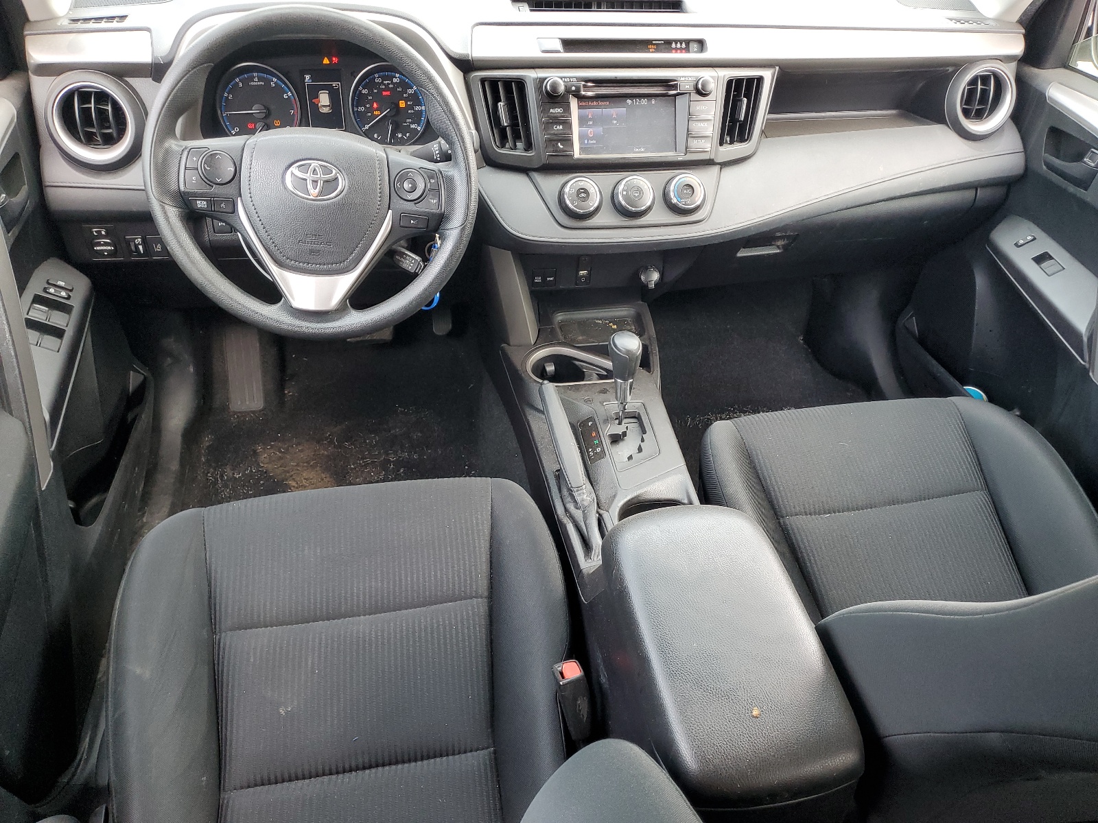 2T3BFREV7JW776168 2018 Toyota Rav4 Le