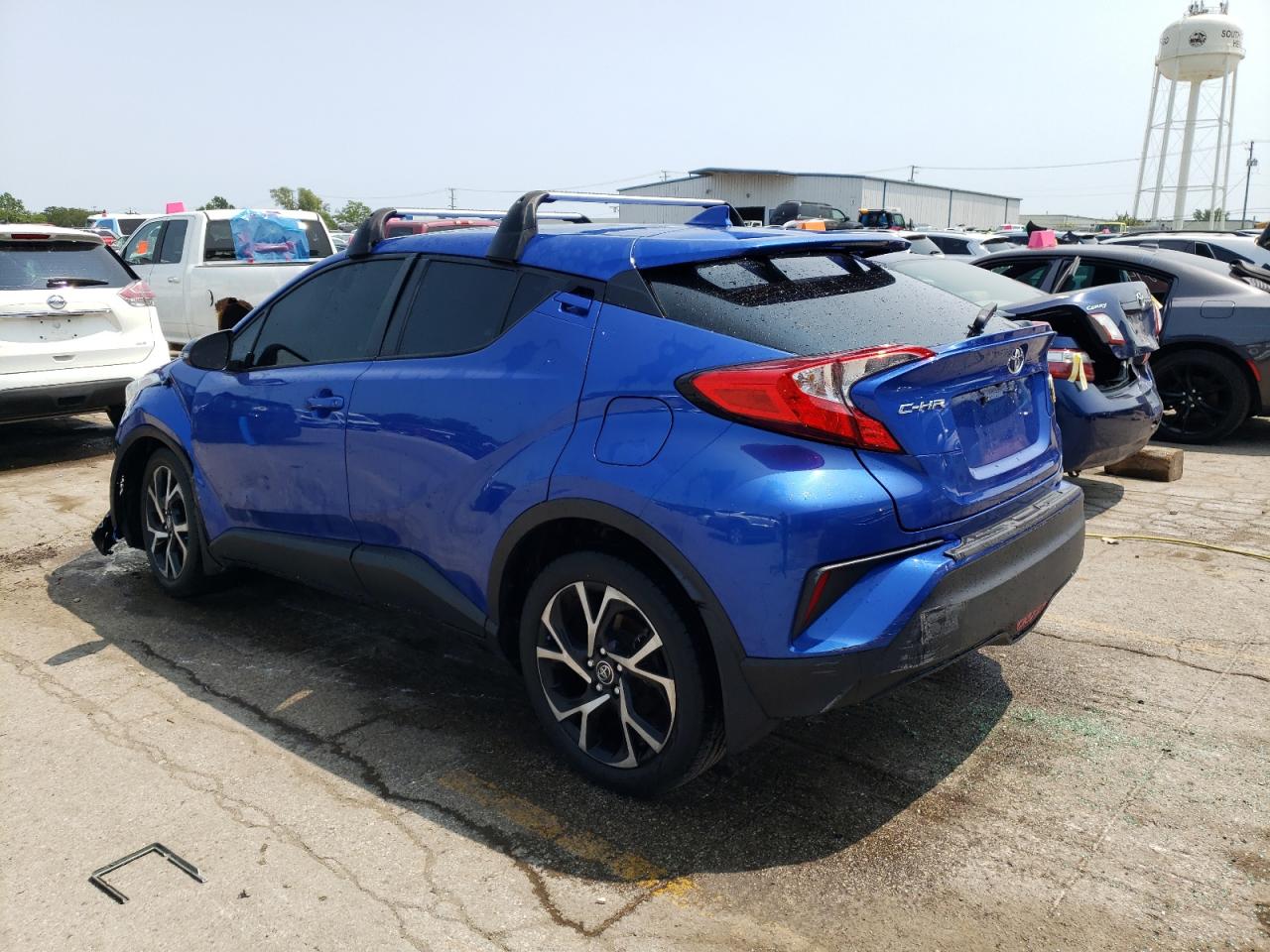 VIN NMTKHMBX8JR009285 2018 TOYOTA C-HR no.2