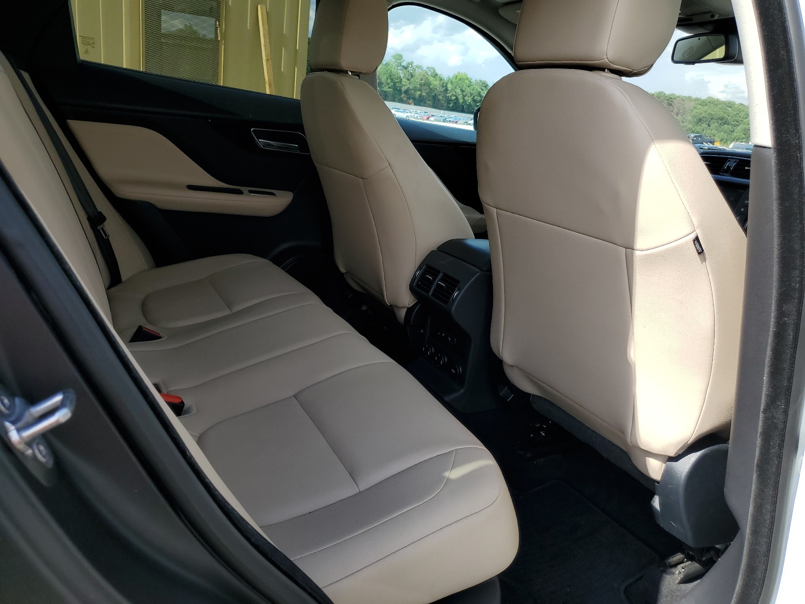 SADCJ2BV0HA894848 2017 Jaguar F-Pace Premium