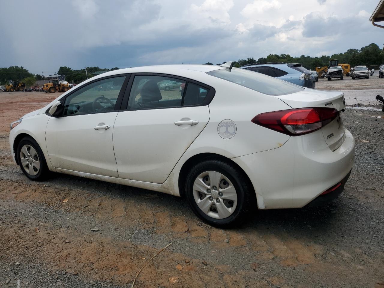 3KPFK4A76JE231694 2018 KIA FORTE - Image 2