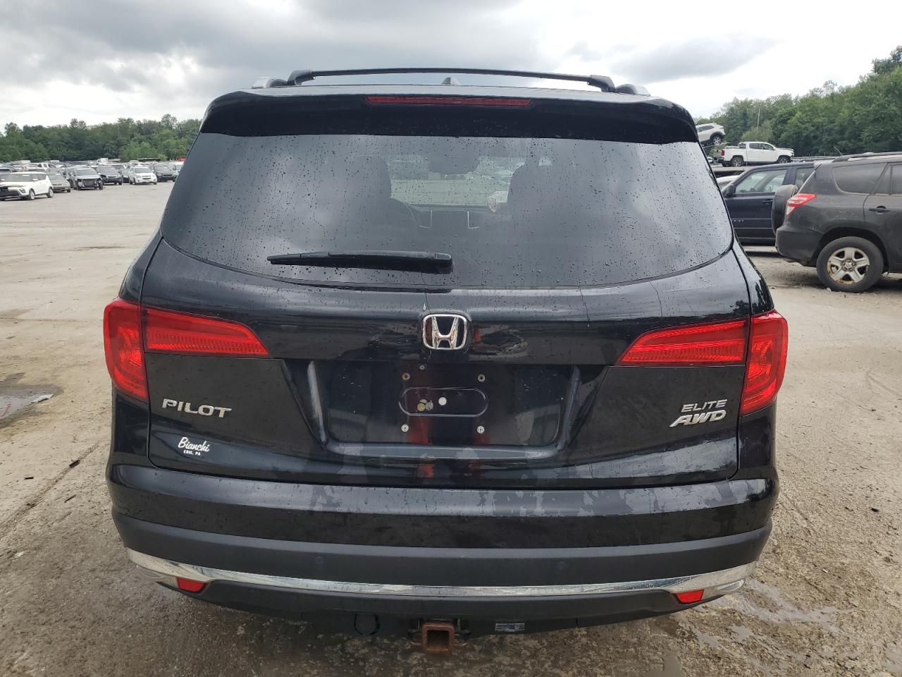 2017 Honda Pilot Elite VIN: 5FNYF6H00HB001154 Lot: 63268364