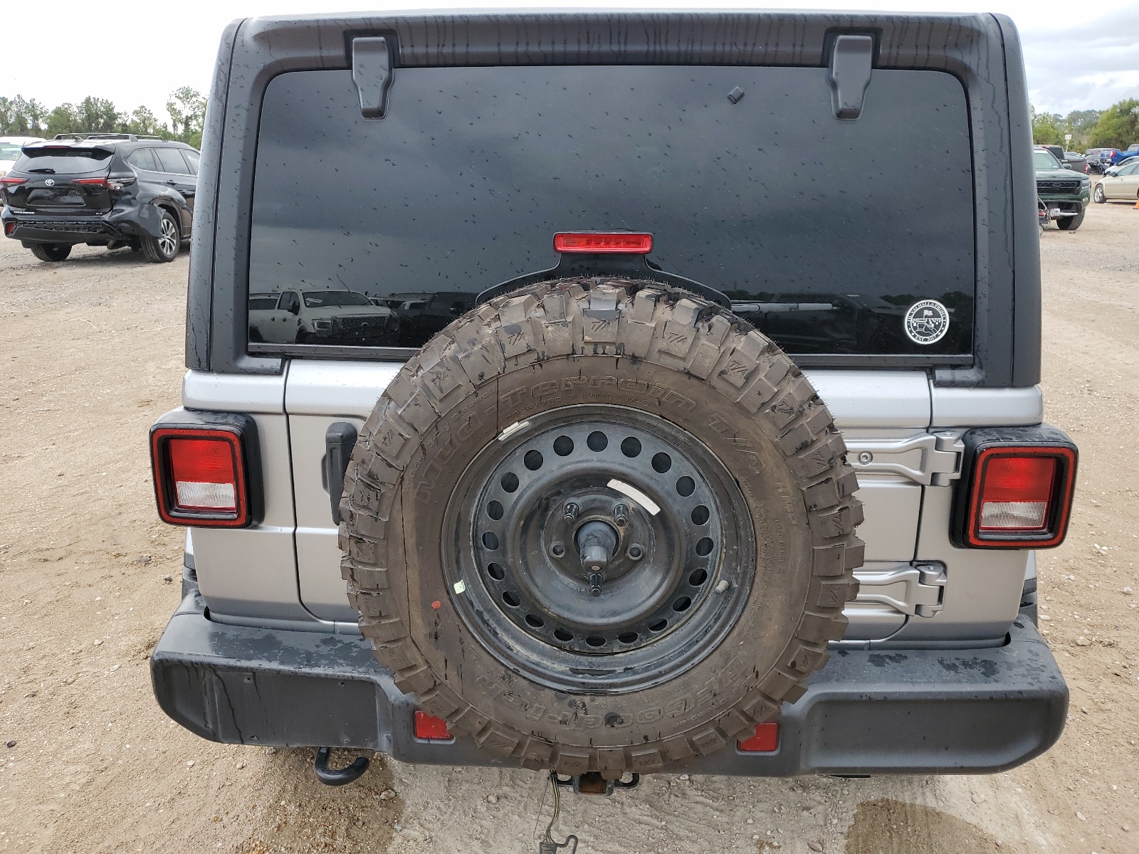 1C4HJXEN7KW592378 2019 Jeep Wrangler Unlimited Sahara