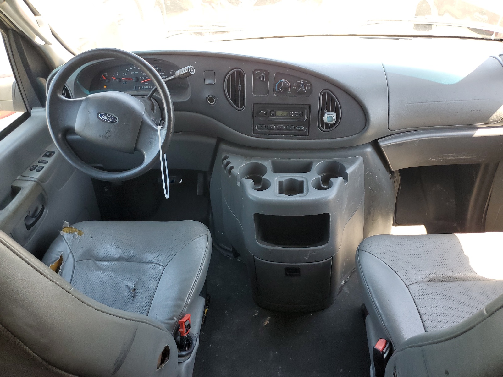 1FTRE14WX4HA34810 2004 Ford Econoline E150 Van