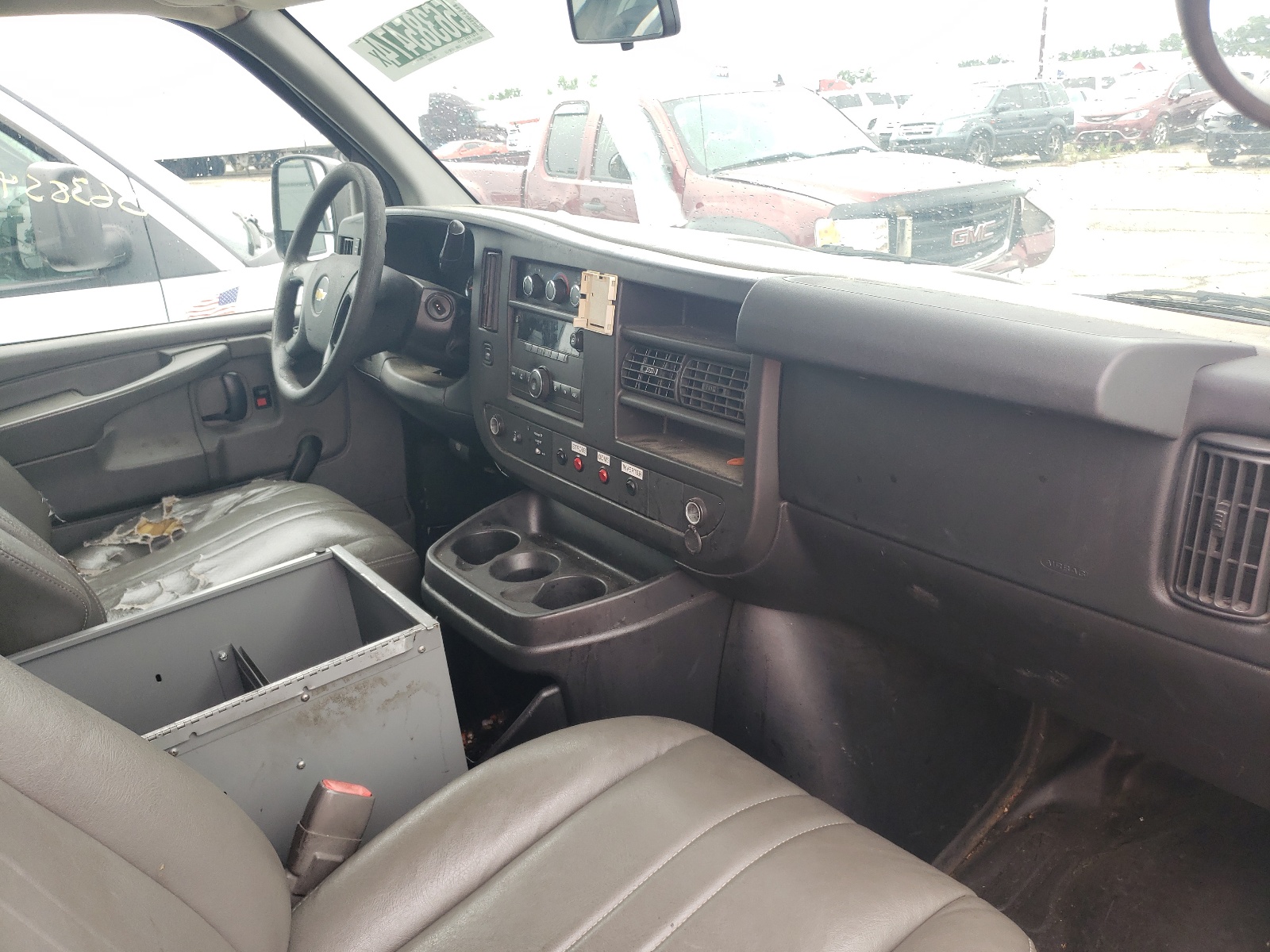 1GCWGFCA0D1903083 2013 Chevrolet Express G2500