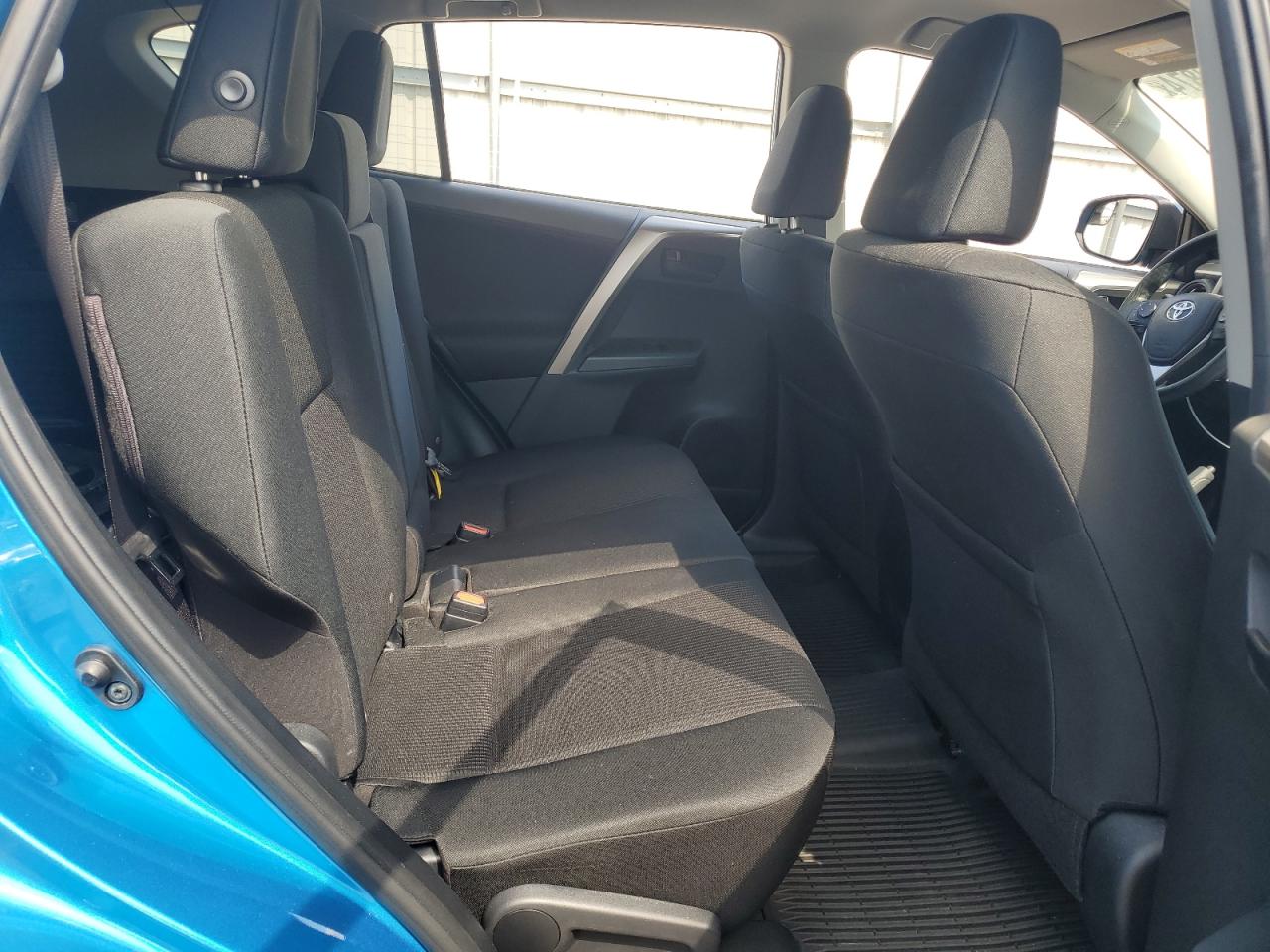 2018 Toyota Rav4 Le VIN: JTMBFREV8JD247034 Lot: 63970874