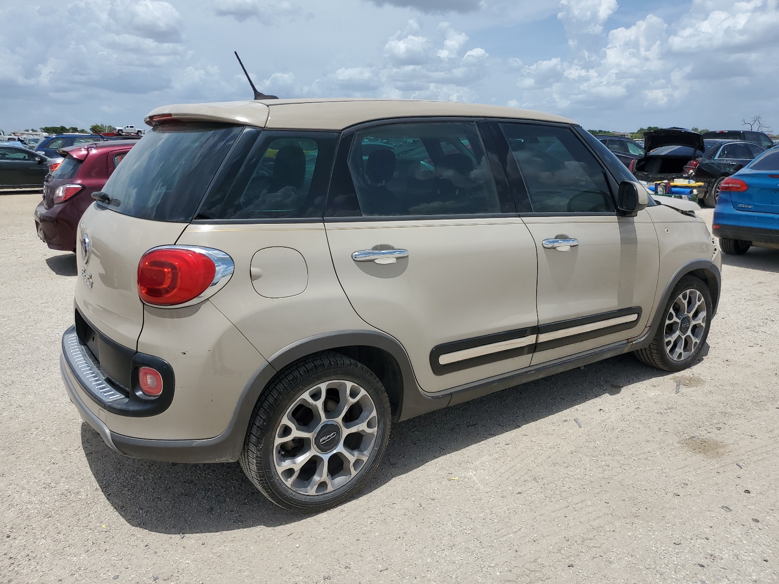 2015 Fiat 500L Trekking vin: ZFBCFADH9FZ031353