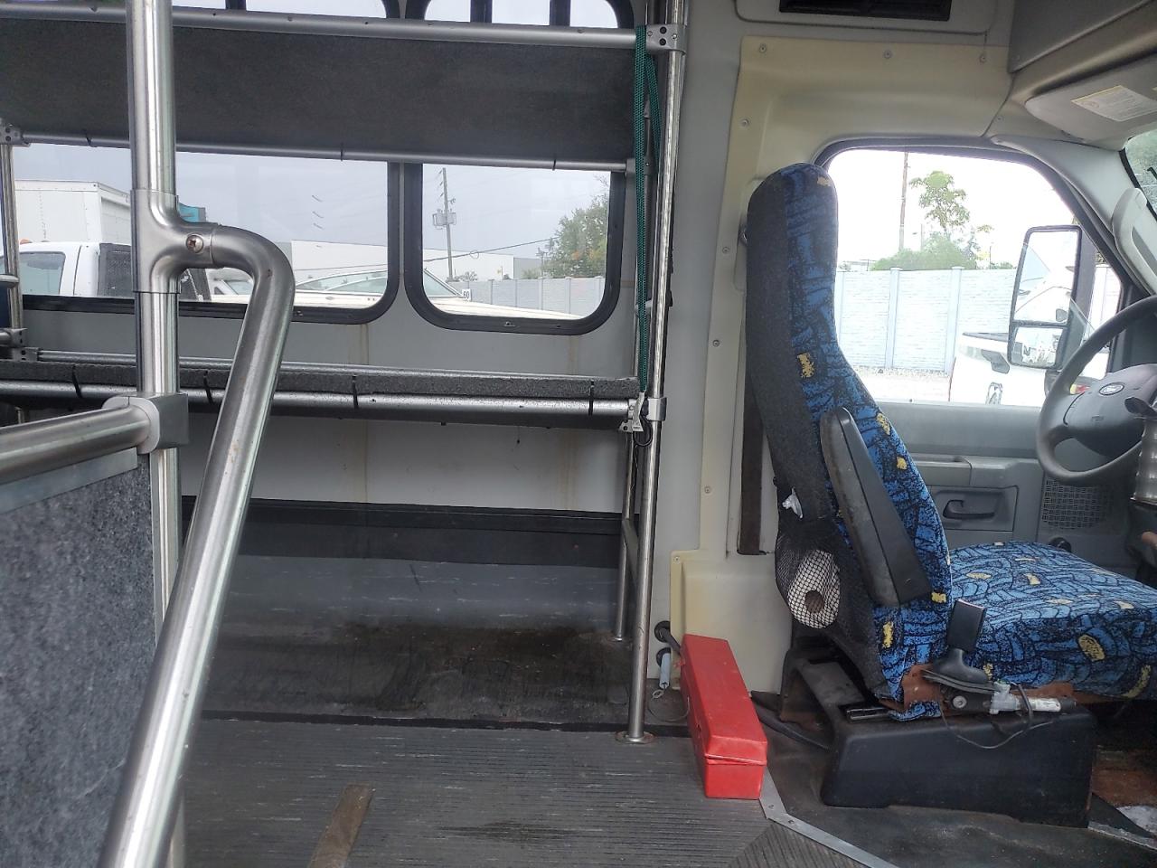 2013 Ford Econoline E450 Super Duty Cutaway Van VIN: 1FDFE4FS8DDA64213 Lot: 62371644