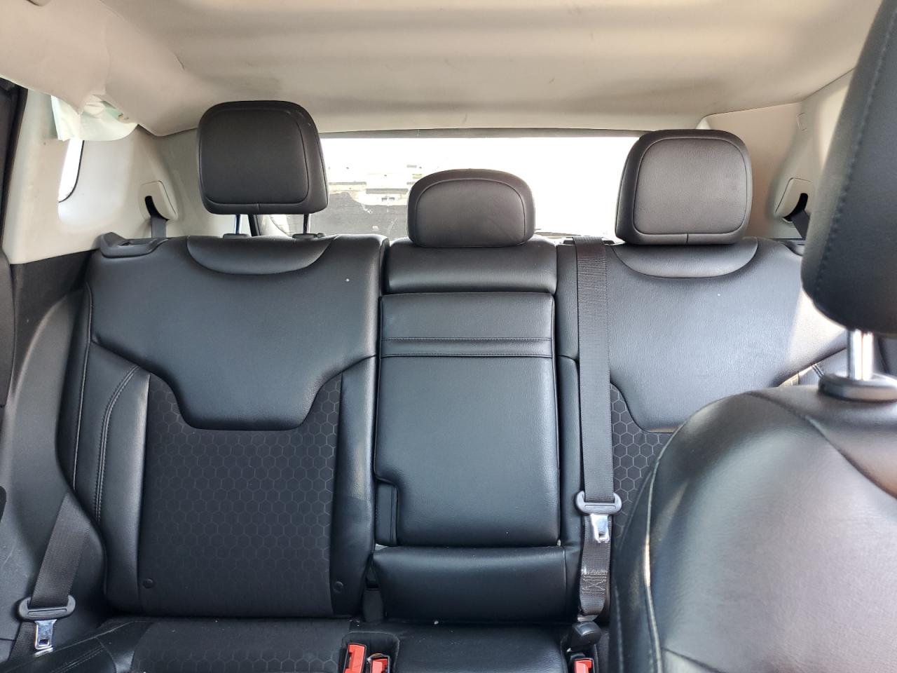 2019 Jeep Compass Latitude VIN: 3C4NJDBB8KT598966 Lot: 63145414