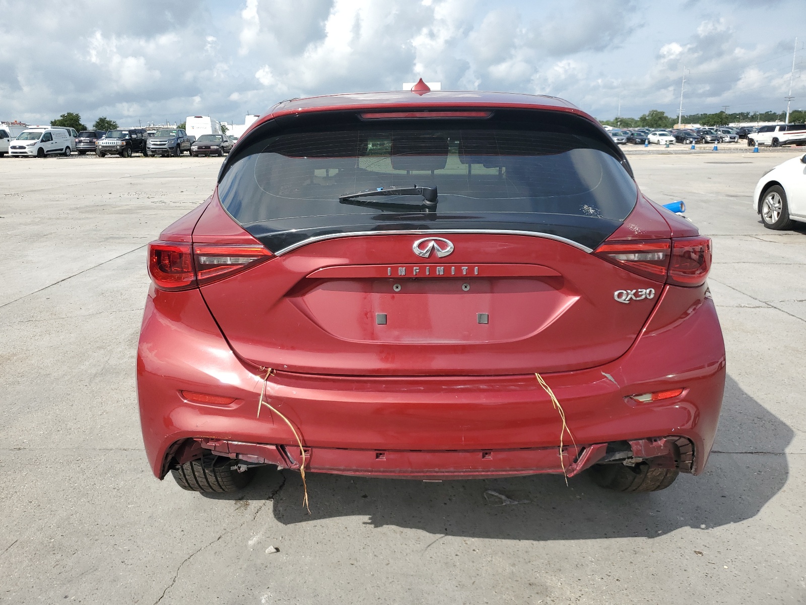 SJKCH5CP1JA050717 2018 Infiniti Qx30 Base