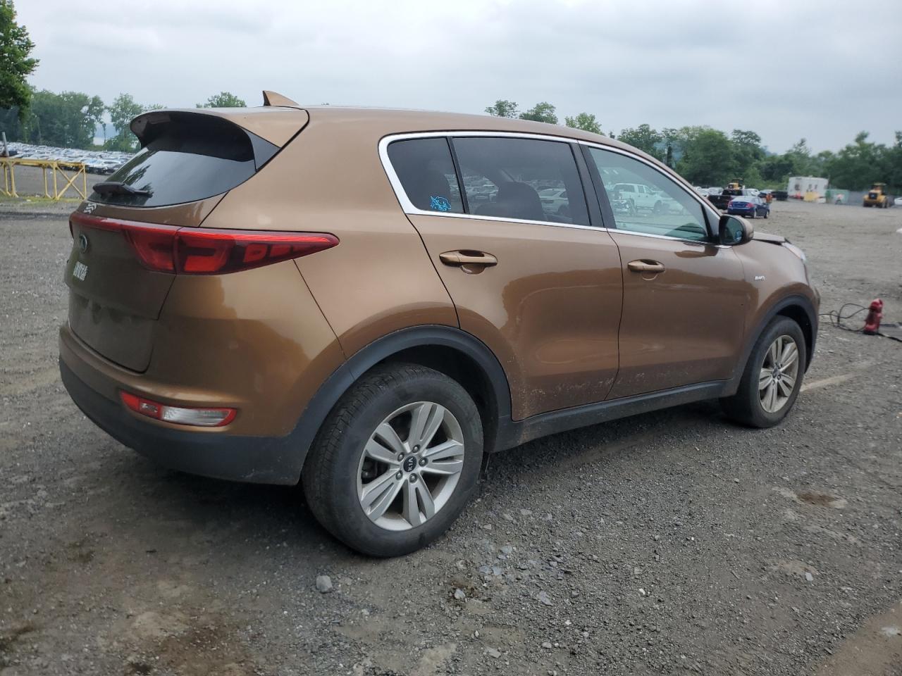 VIN KNDPMCAC6J7354370 2018 KIA SPORTAGE no.3