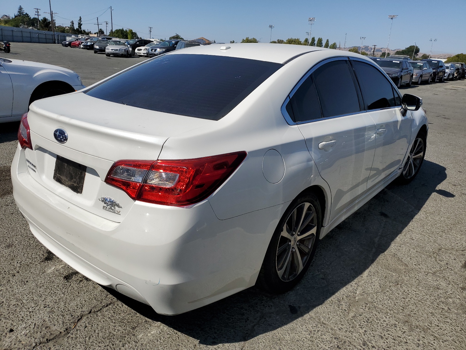 2015 Subaru Legacy 2.5I Limited vin: 4S3BNAN65F3068444