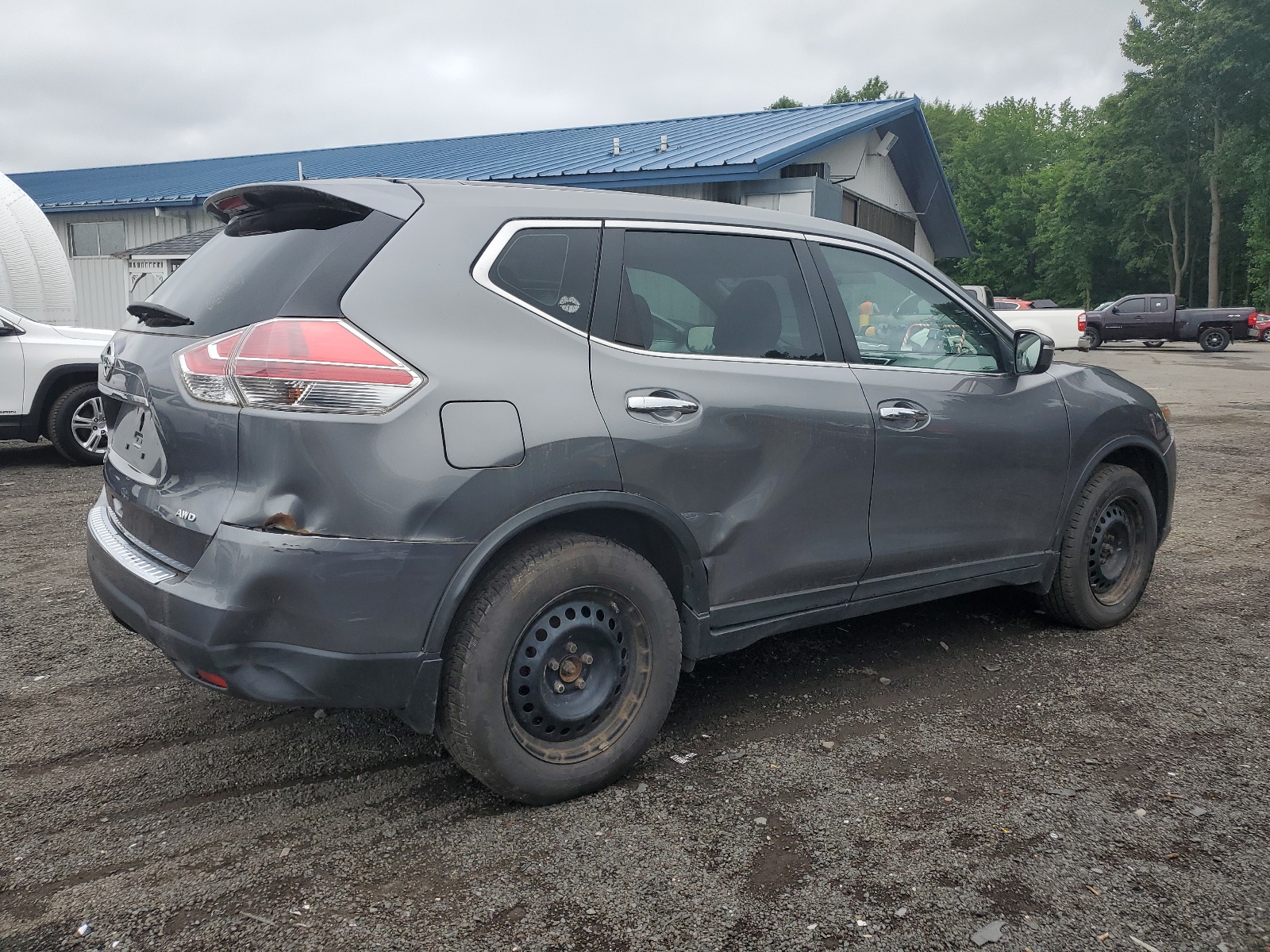 2015 Nissan Rogue S vin: KNMAT2MV3FP545400