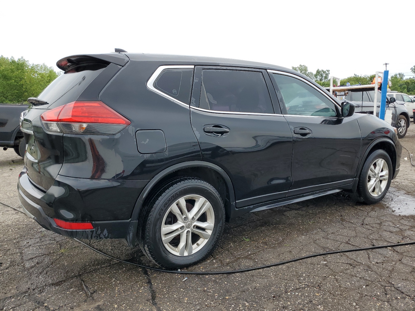 2017 Nissan Rogue S vin: JN8AT2MT2HW154735