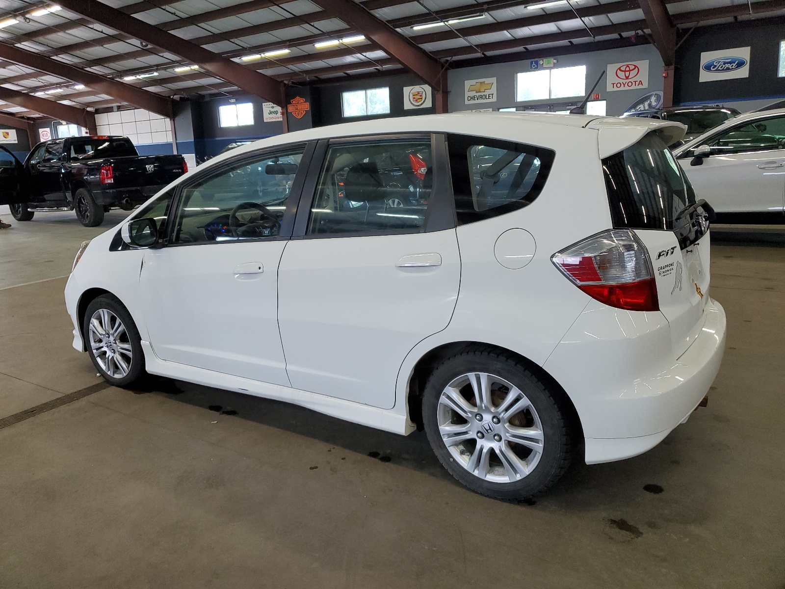 2013 Honda Fit Sport vin: JHMGE8H58DC077703