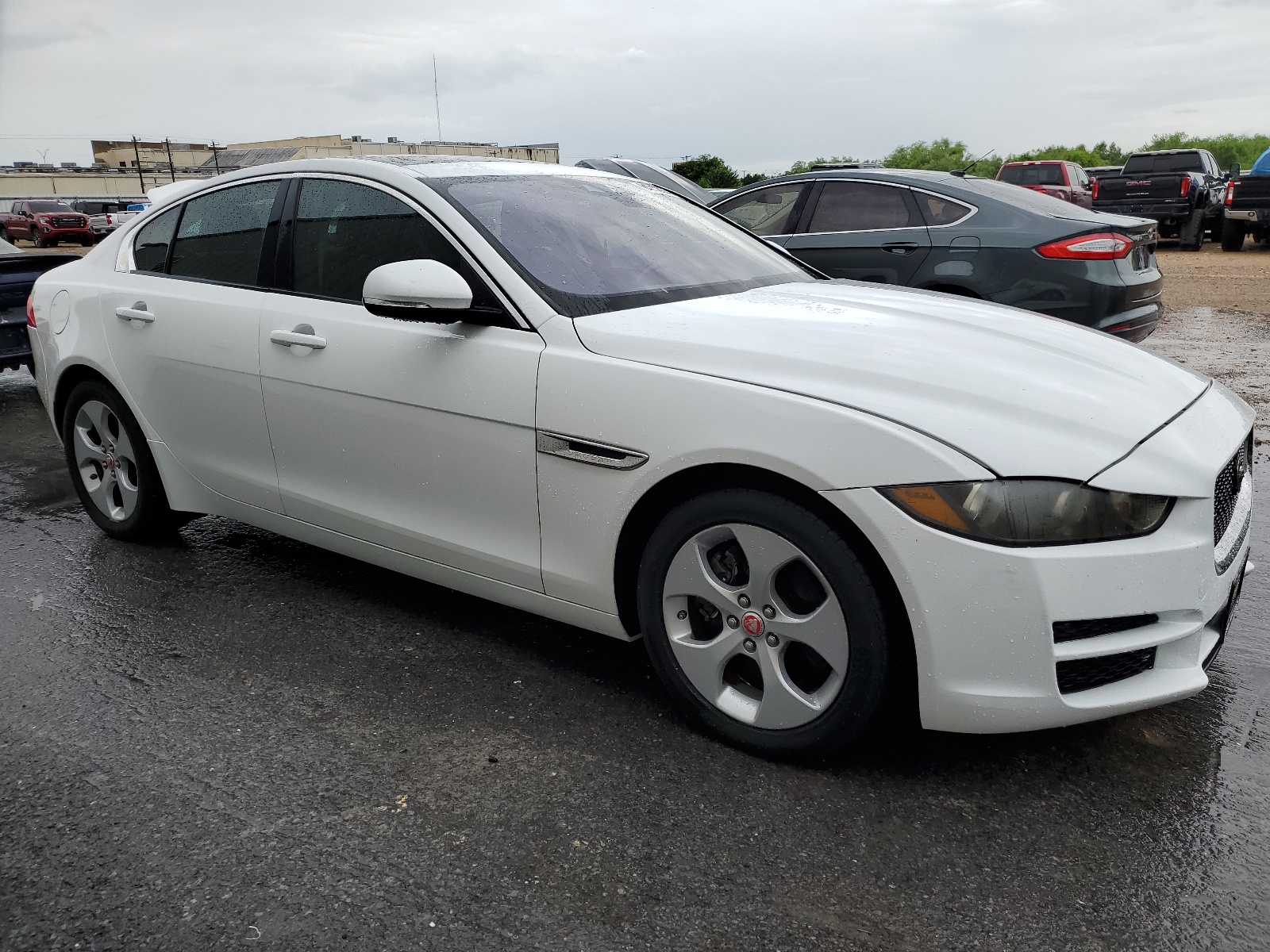 2017 Jaguar Xe vin: SAJAR4BN1HA975530