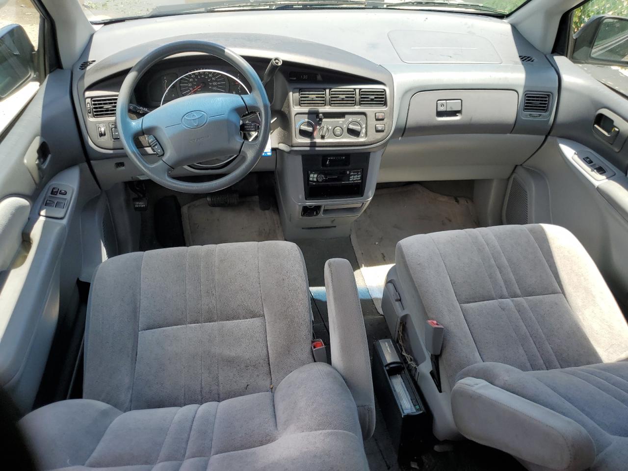 2000 Toyota Sienna Ce VIN: 4T3ZF19C0YU292734 Lot: 63386174