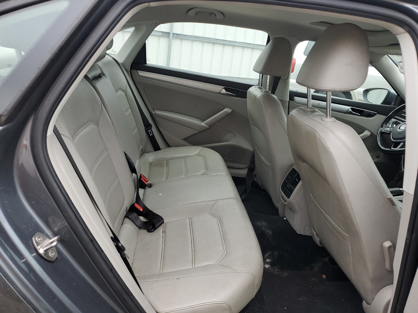 1VWLA7A33KC000780 2019 Volkswagen Passat Wolfsburg