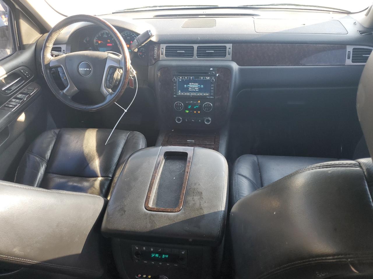 2011 GMC Yukon Denali VIN: 1GKS2EEF3BR196550 Lot: 63439104