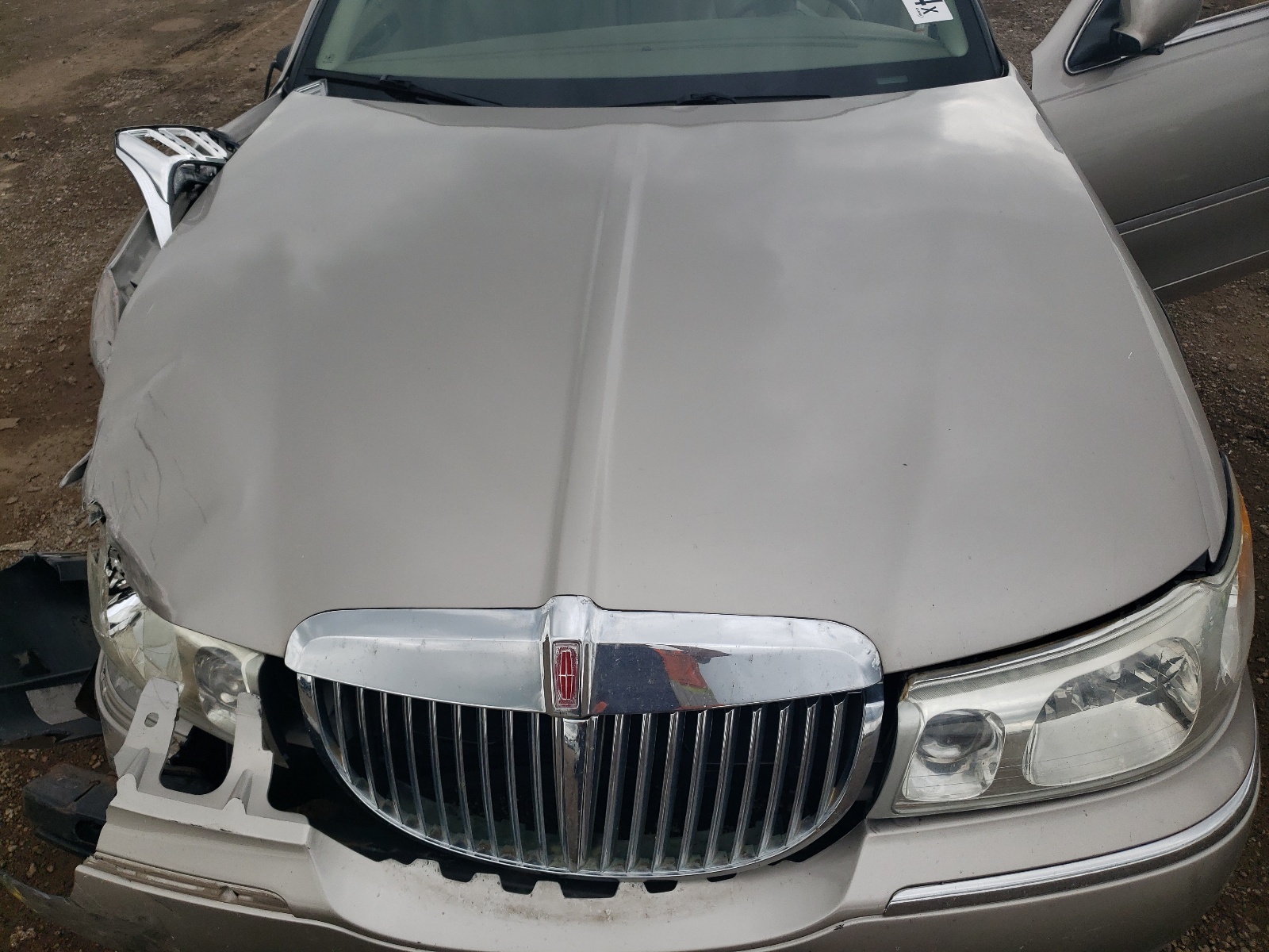 1LNHM81W31Y732047 2001 Lincoln Town Car Executive