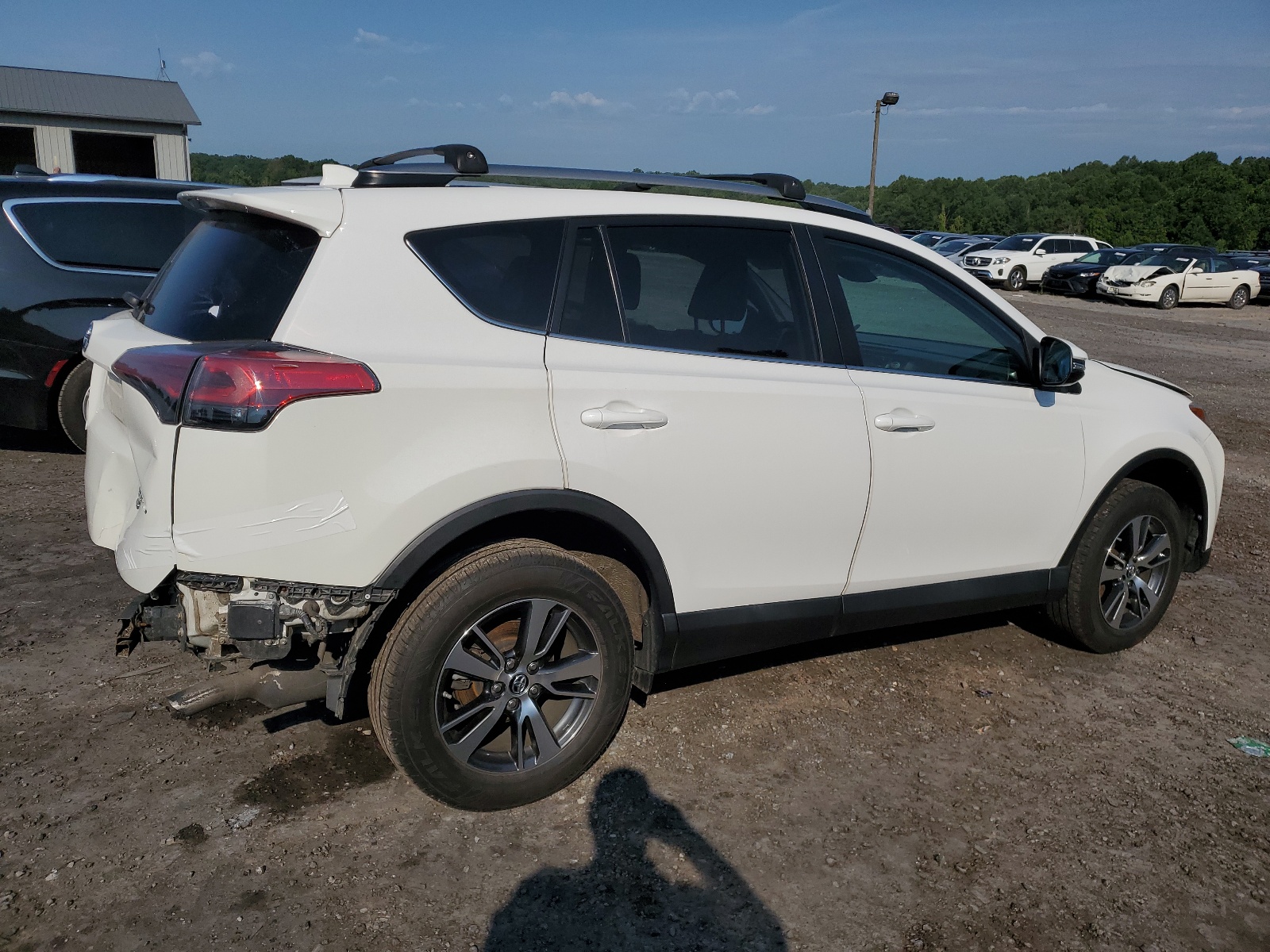 2T3RFREV4HW682063 2017 Toyota Rav4 Xle