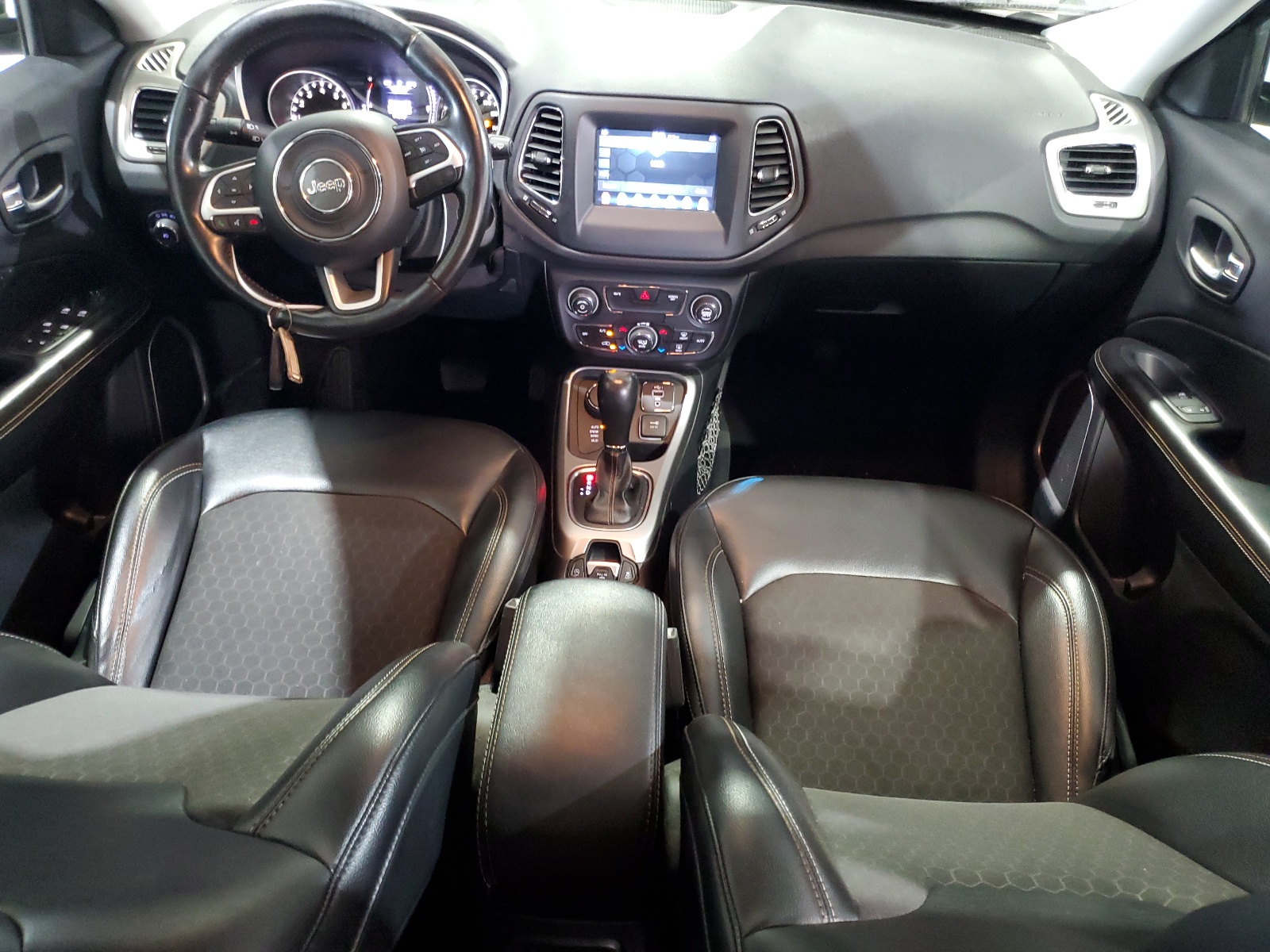 3C4NJDBBXKT813716 2019 Jeep Compass Latitude