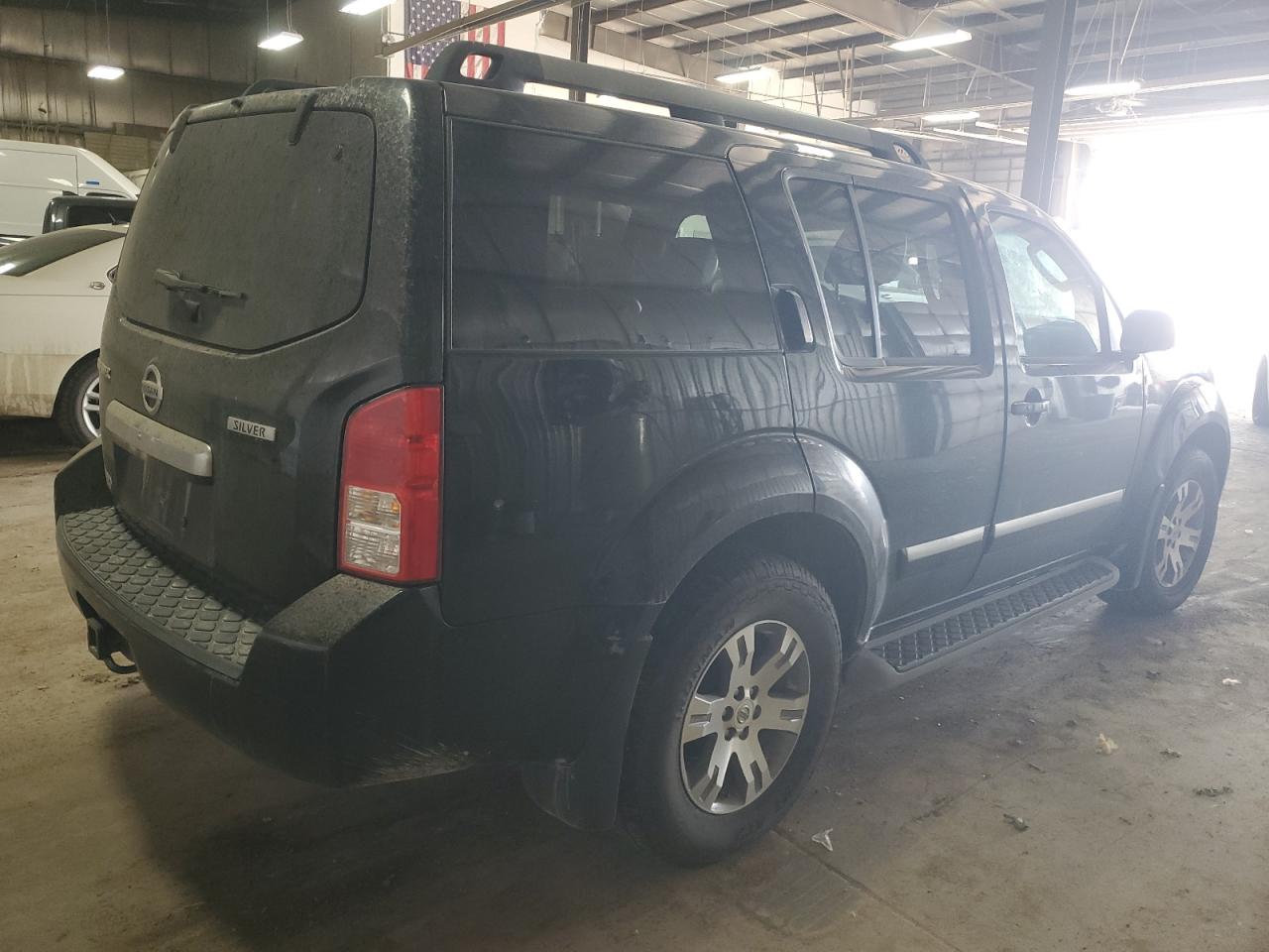 2011 Nissan Pathfinder - Image 3