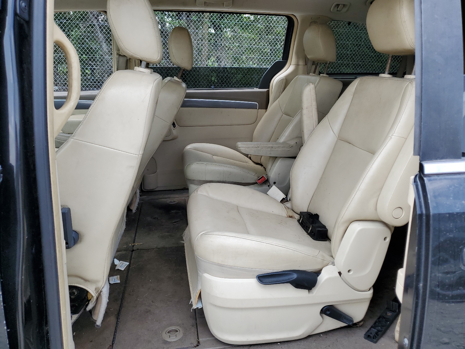 2V4RW3D14AR202329 2010 Volkswagen Routan Se