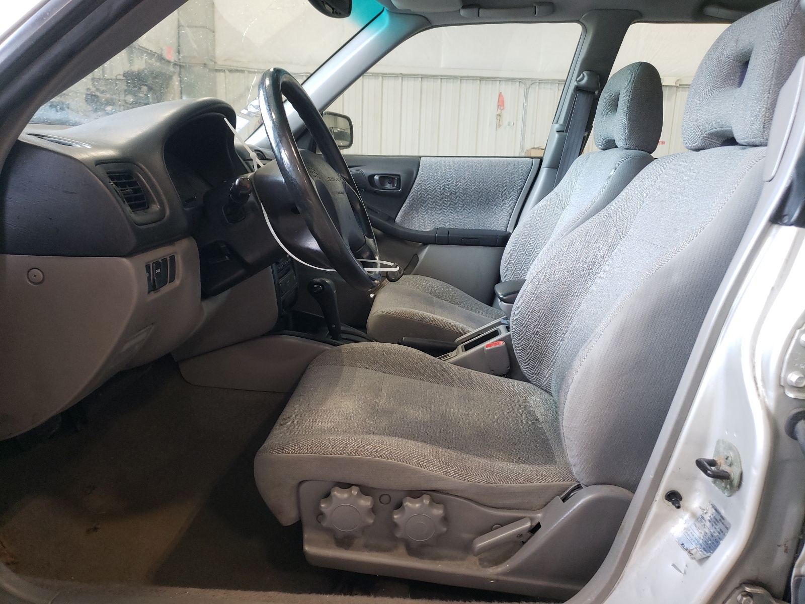 JF1SF63531H750244 2001 Subaru Forester L