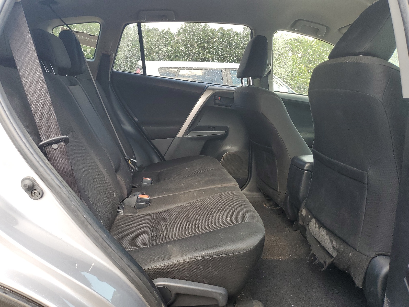 JTMZFREVXJD127329 2018 Toyota Rav4 Le