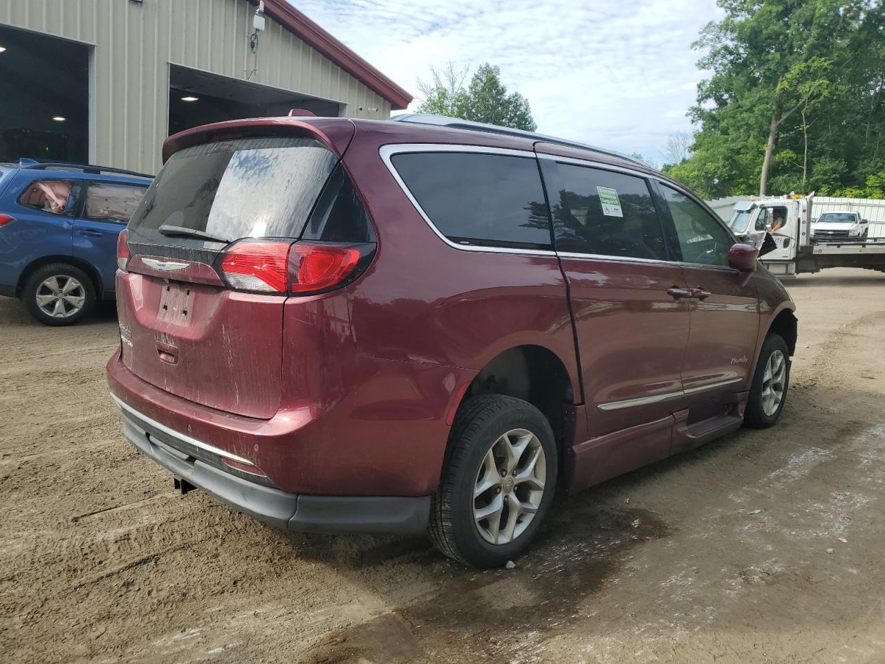 2018 Chrysler Pacifica - Image 3