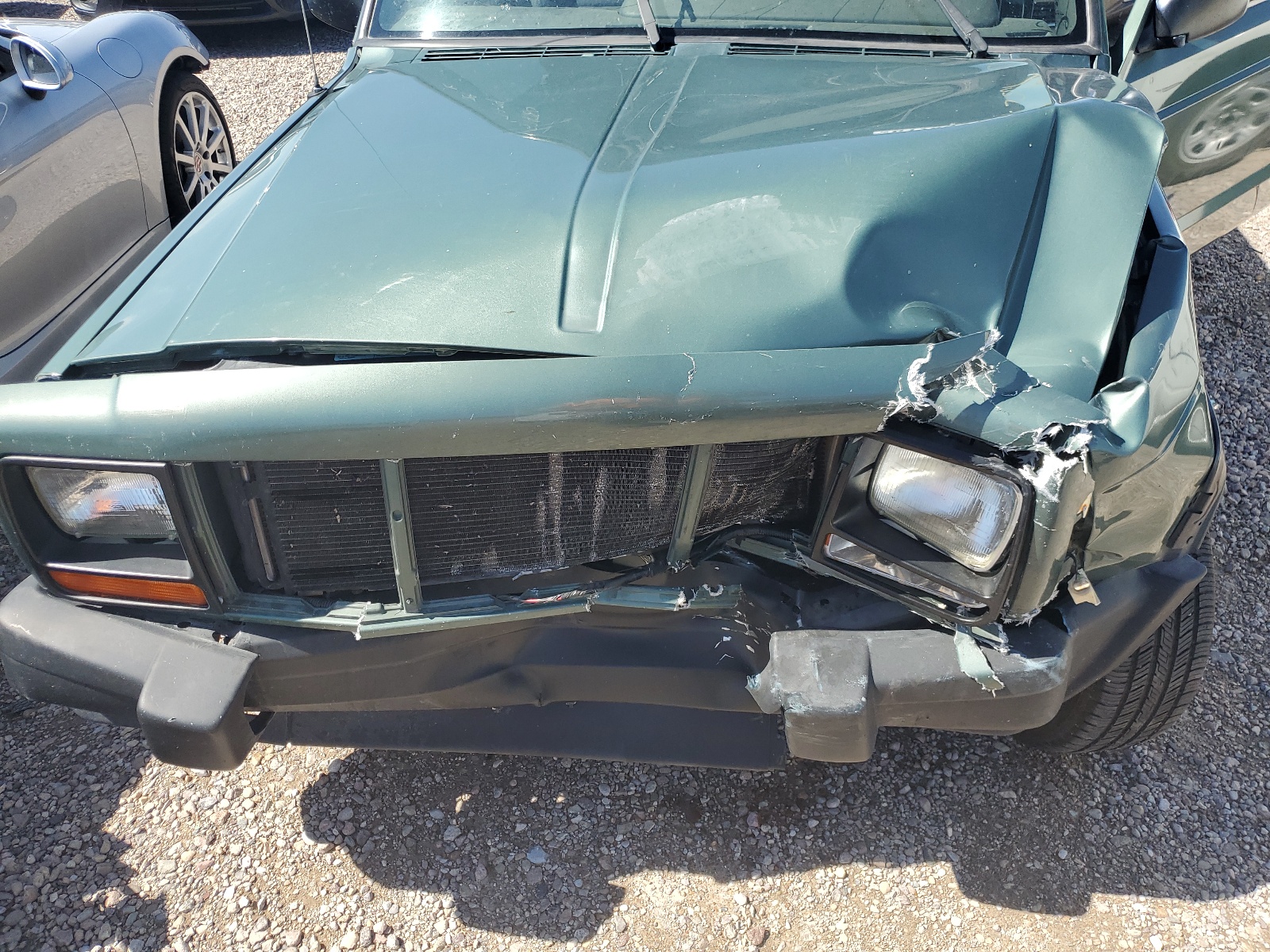 1J4FT27S8YL123831 2000 Jeep Cherokee Se