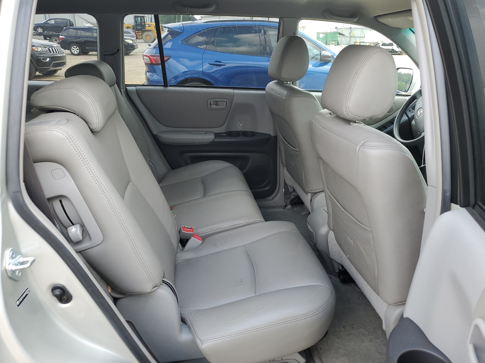 JTEDP21A040003501 2004 Toyota Highlander Base